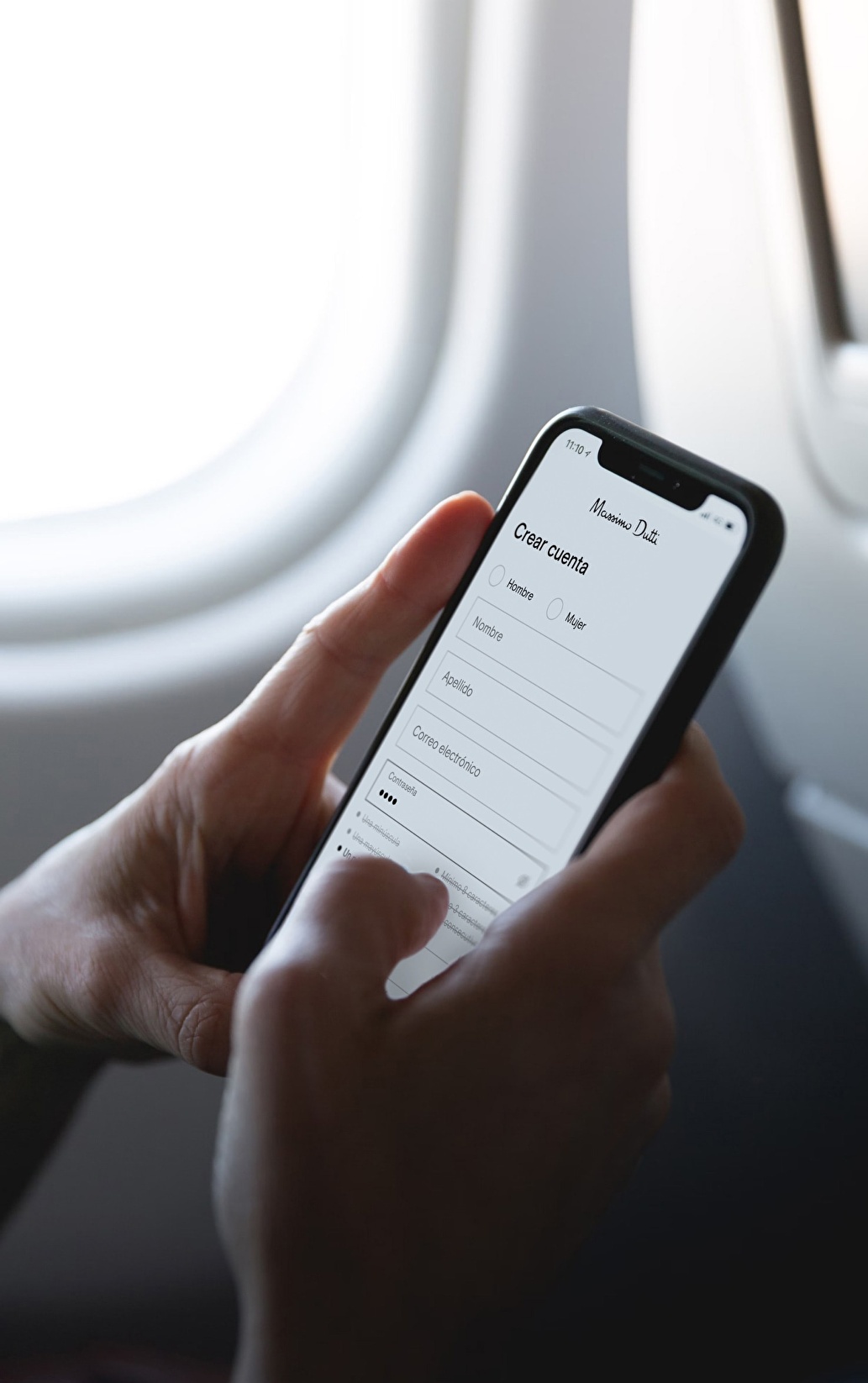 Usuario creando una cuenta en la app de Massimo Dutti.
