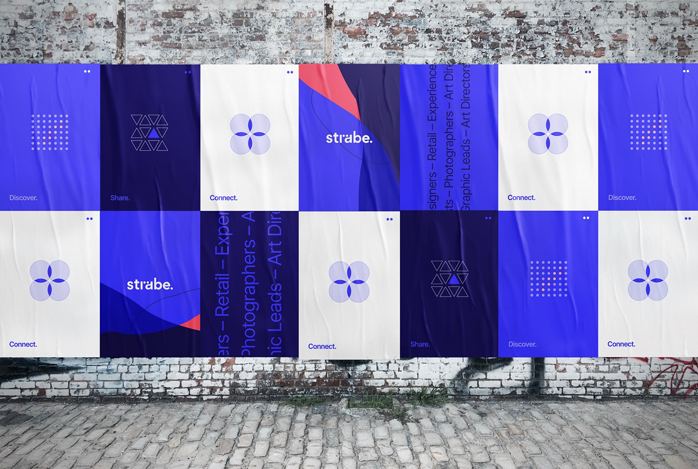 Posters corporativos e iconos en una pared que muestran algunos elementos de identidad de la marca Strabe.